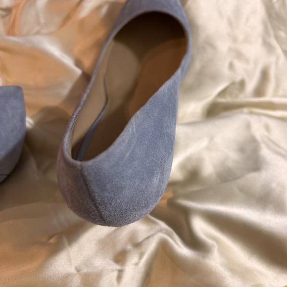 Baby blue suede pumps from M Gémi.  Never worn outside my apartment.  Fabulous! - Picture 6 of 9